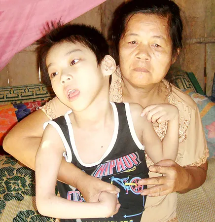 Xin giúp hai bà cháu qua cơn khốn khó