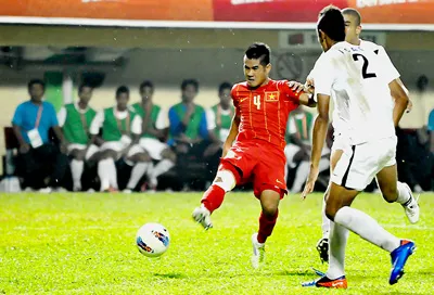 Cú sút ghi bàn ấn định tỷ số 2-0 của hậu vệ Âu Văn Hoàn. Ảnh: LÊ VINH