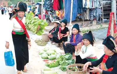Chợ Nà Tấu là nơi hàng ngày đồng bào dân tộc Thái và Kinh trao đổi buôn bán các loại nhu yếu phẩm.