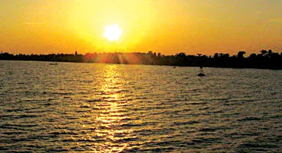 Hoàng hôn trên sôngCổ Chiên. Ảnh: T.L.