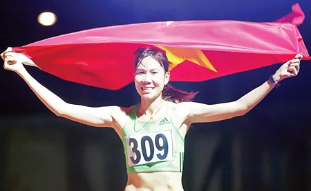 VĐV Trương Thanh Hằng giành HCV ở nội dung chạy 1.500m nữ với thành tích 4 phút 15 giây 75.