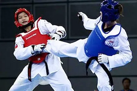 Vận động viên Hà Thị Nguyên (áo đỏ) giành Huy chương Vàng nội dung Taekwondo đối kháng nữ dưới 73 kg