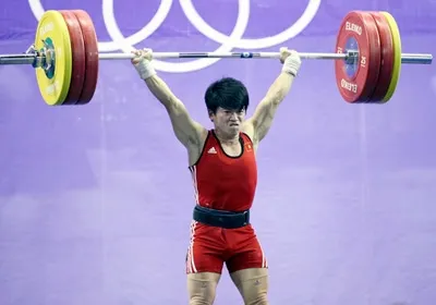 Lực sĩ Quốc Toàn đoạt Huy chương Vàng ở hạng cân 56kg môn cử tạ. Ảnh: Q.Nhựt - TTX