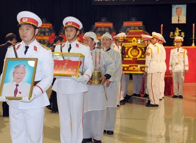 Tiễn đưa đồng chí Võ Trần Chí về nơi an nghỉ cuối cùng.