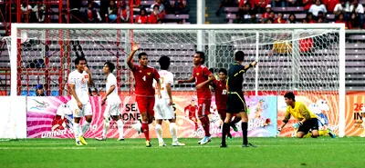 Bàn thua đầu tiên ở phút 34 khiến các cầu thủ U23 Việt Nam sụp đổ hoàn toàn trước Myanmar. Ảnh: A.P