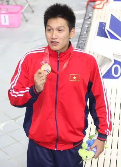 Thành tích đoạt 2 HCV ở các nội dung chủ chốt, đồng thời phá kỷ lục SEA Games 100m bướm, Hoàng Quý Phước có thể được chọn là một trong những VĐV xuất sắc nhất ở SEA Games 26.Ảnh: C.B
