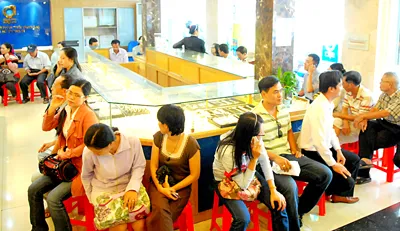 Thị trường vàng tiếp tục diễn biến bất thường