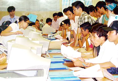 Dây dưa học phí - Người học, nhà trường đều gặp khó