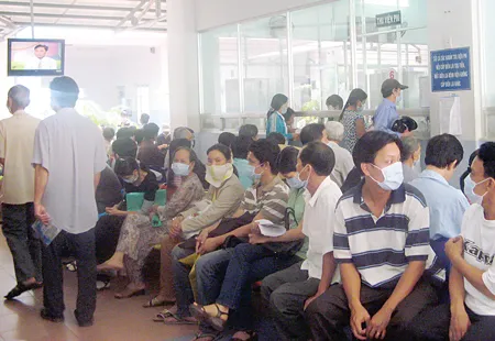 Phải đảm bảo quyền khám, chữa bệnh của người dân