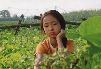 Child actress Phung Hoa Hoai Linh as ‘Thu’ in the film “Mother’s soul”.