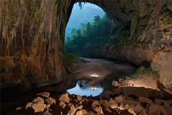 A picture of En cave taken by National Geographic