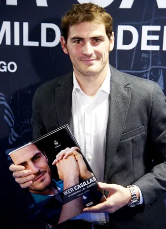 Casillas ra mắt tự truyện.
