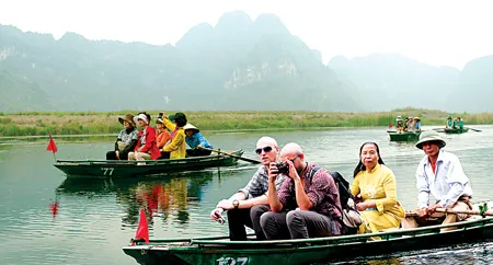Trên thuyền nan.