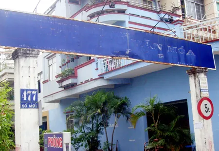 Bảng cổng chào bị mờ