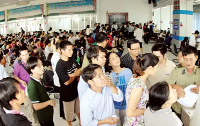 Ngày đầu tiên bán vé tàu tết tại Ga Sài Gòn - Không “vã mồ hôi” như mua qua mạng