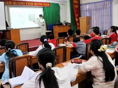 Lạm dụng giáo án điện tử - Lợi bất cập hại