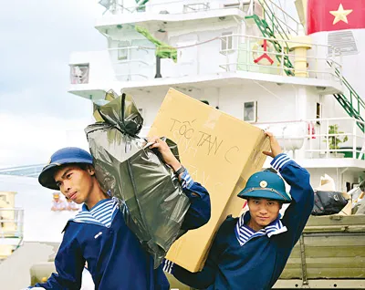 Món quà gửi đảo chìm Tốc Tan.