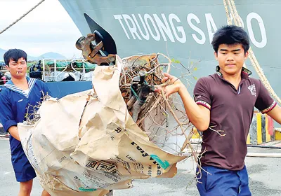 Chở mùa xuân ra Trường Sa.