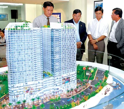 Thị trường địa ốc tìm hướng tồn tại