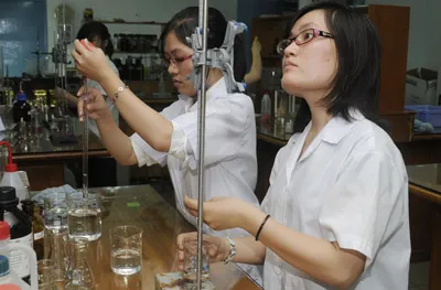 Không phát triển nóng đại học