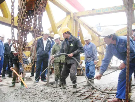 Thừa Thiên – Huế: Hợp long cầu Bạch Hổ bắc qua sông Hương ảnh 2