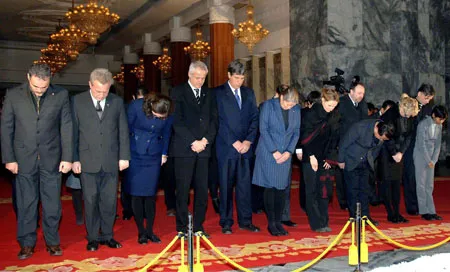 Các đoàn khách quốc tế viếng Chủ tịch CHDCND Triều Tiên