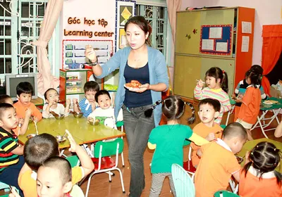 Giáo viên mầm non vẫn thiếu hụt trầm trọng. Ảnh: T.S.