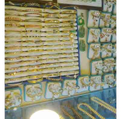 Gold and dollar fluctuate in 2011 (Photo: U.P)