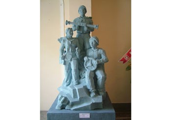 A statue of Truong Son soldiers by Nguyen Sang and Kim Thanh