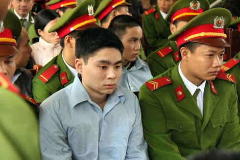 18-year-old killer Le Van Luyen at the trial