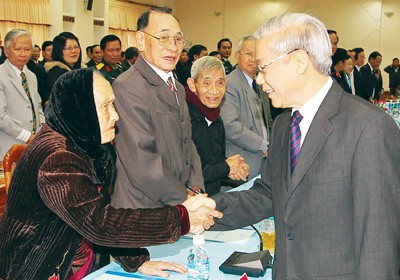 Party General Secretary Nguyen Phu Trong pays a Tet visit to the Party committees, authorities and people of the central provinces of Quang Nam and Quang Ngai (Photo: SGGP)