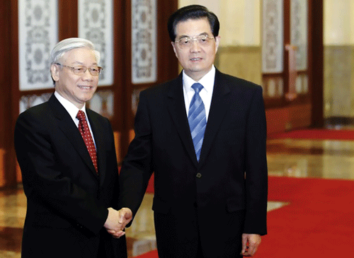 Party General Secretary Nguyen Phu Trong (L) with Chinese Party General Secretary and State President Hu Jintao on an official visit to China