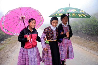 Minority Mong ethnic girls in traditional costumes at the of spring festival in the northwestern provinces