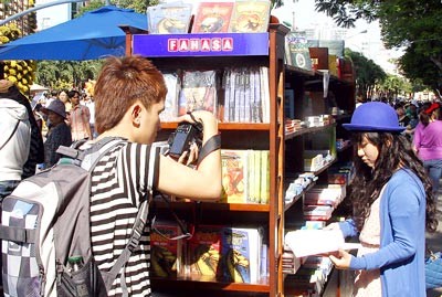 Visitors browsing through books on Book Street (Photo: SGGP)