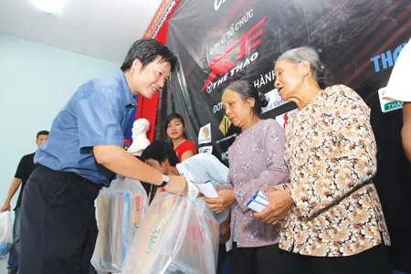 Tạp chí Xe & Thể thao Hỗ trợ đồng bào nghèo xã Đạ Oai, Lâm Đồng