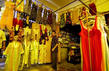 Kể từ 5-1, nam giới không được bán đồ lót nữ ở Saudi Arabia