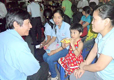 Ấm lòng công nhân xa quê