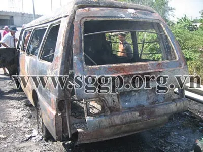 Xác chiếc xe bị cháy