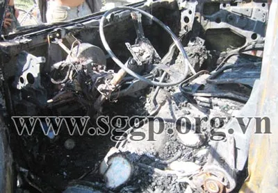 Thêm một xe ô tô bỗng dưng bốc cháy ảnh 4