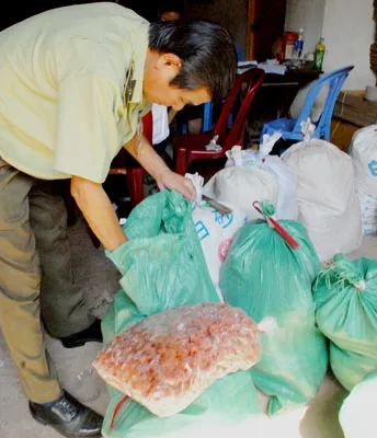 Bánh kẹo tết: Ruột Trung Quốc, vỏ Việt