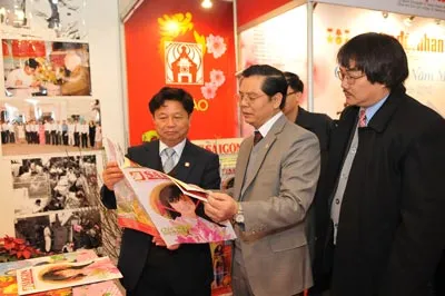 Khai mạc Hội báo Xuân Nhâm Thìn Hà Nội 2012 ảnh 2