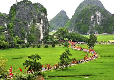 Lễ hội mùa xuân - tác giả Trần Vũ Dũng - giải khuyến khích.