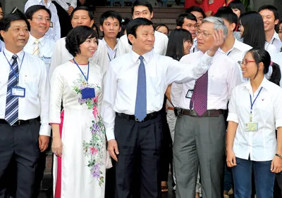 Chủ tịch nước Trương Tấn Sang trao đổi cùng cán bộ, giảng viên và sinh viên Trường Đại học Luật TPHCM. Ảnh: VIỆT DŨNG