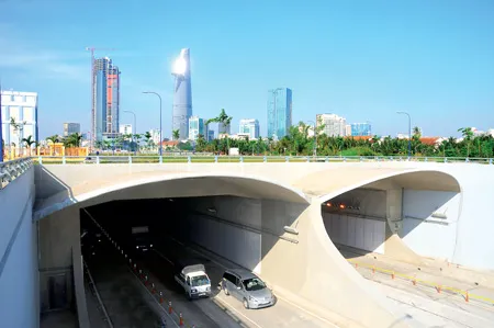 Đi dưới sông  Sài Gòn