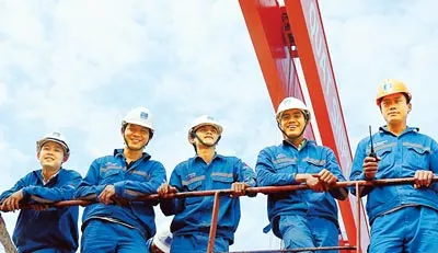 Đầu năm, hối hả nhịp sống công trường