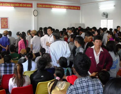 Sóc Trăng: Đầu năm chen lấn làm giấy chứng minh nhân dân