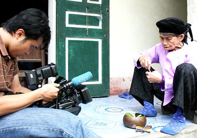 A scene from the documentary film series on Vietnamese heroic mothers.