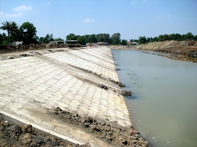 Ba Bo Canal drainage project is behind schedule due to delayed site clearance (Photo: SGGP)