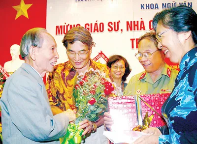 GS-NGND Lê Trí Viễn - Bút tâm thầy dốc một đời