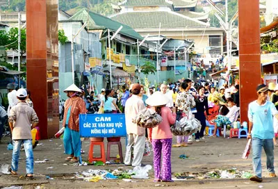 Thương mại hóa lễ hội - Bài 2: Chém trên, chặt dưới
